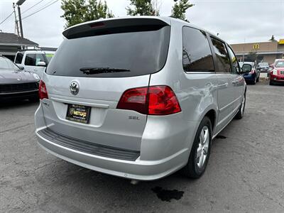 2010 Volkswagen Routan SEL Premium   - Photo 5 - San Leandro, CA 94578