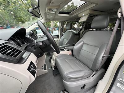 2010 Volkswagen Routan SEL Premium   - Photo 12 - San Leandro, CA 94578