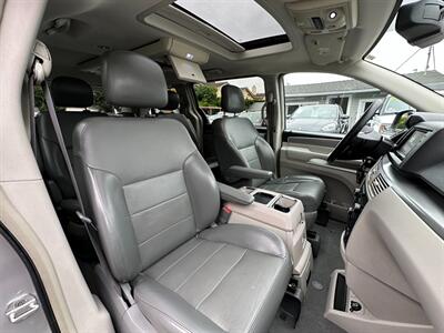 2010 Volkswagen Routan SEL Premium   - Photo 13 - San Leandro, CA 94578