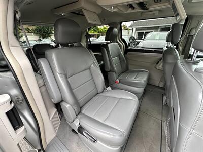 2010 Volkswagen Routan SEL Premium   - Photo 24 - San Leandro, CA 94578