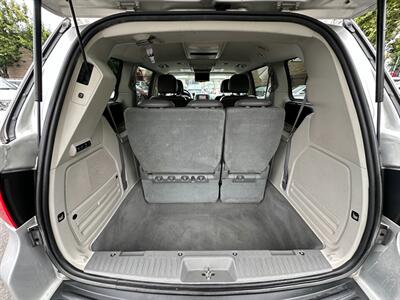 2010 Volkswagen Routan SEL Premium   - Photo 11 - San Leandro, CA 94578