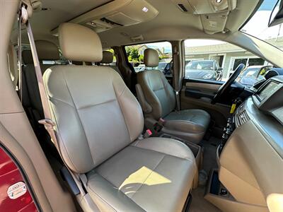 2012 Volkswagen Routan SE   - Photo 13 - San Leandro, CA 94578