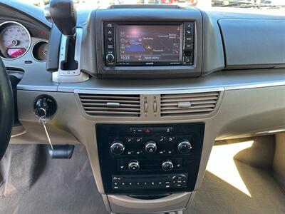 2012 Volkswagen Routan SE   - Photo 24 - San Leandro, CA 94578