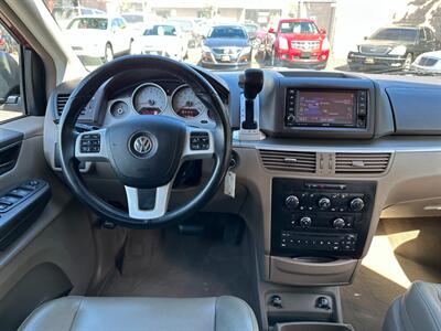 2012 Volkswagen Routan SE   - Photo 17 - San Leandro, CA 94578