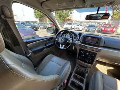 2012 Volkswagen Routan SE   - Photo 15 - San Leandro, CA 94578