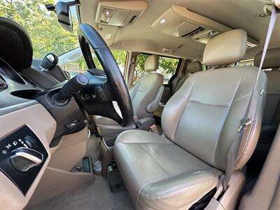 2012 Volkswagen Routan SE   - Photo 12 - San Leandro, CA 94578