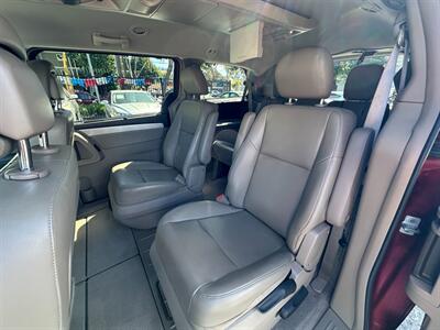 2012 Volkswagen Routan SE   - Photo 18 - San Leandro, CA 94578