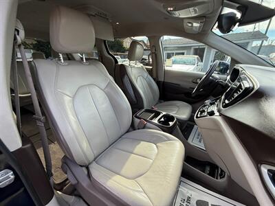 2017 Chrysler Pacifica Touring Plus   - Photo 13 - San Leandro, CA 94578