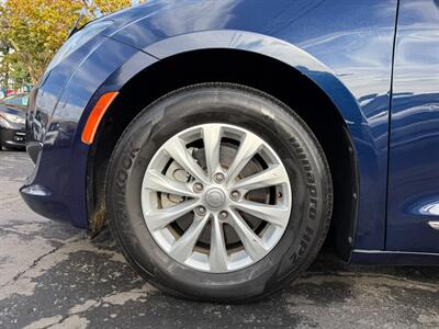 2017 Chrysler Pacifica Touring Plus   - Photo 9 - San Leandro, CA 94578