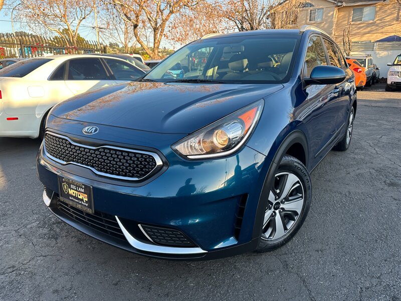 2017 Kia Niro LX   - Photo 1 - San Leandro, CA 94578