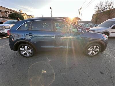 2017 Kia Niro LX   - Photo 4 - San Leandro, CA 94578