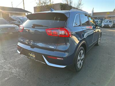 2017 Kia Niro LX   - Photo 5 - San Leandro, CA 94578