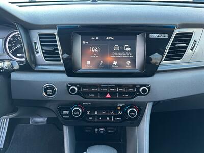 2017 Kia Niro LX   - Photo 19 - San Leandro, CA 94578