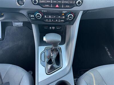 2017 Kia Niro LX   - Photo 20 - San Leandro, CA 94578