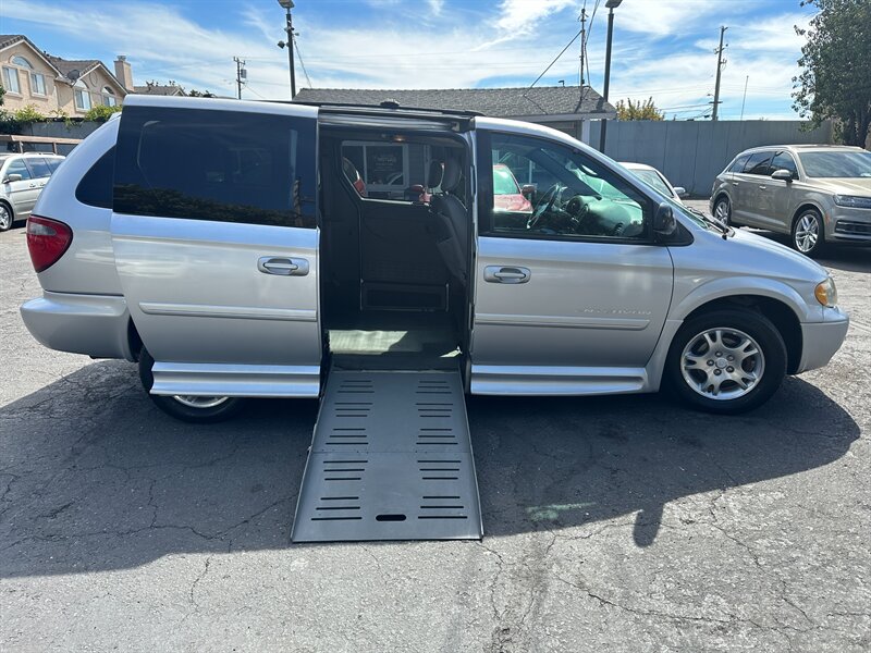 2004 Dodge Grand Caravan SXT   - Photo 1 - San Leandro, CA 94578