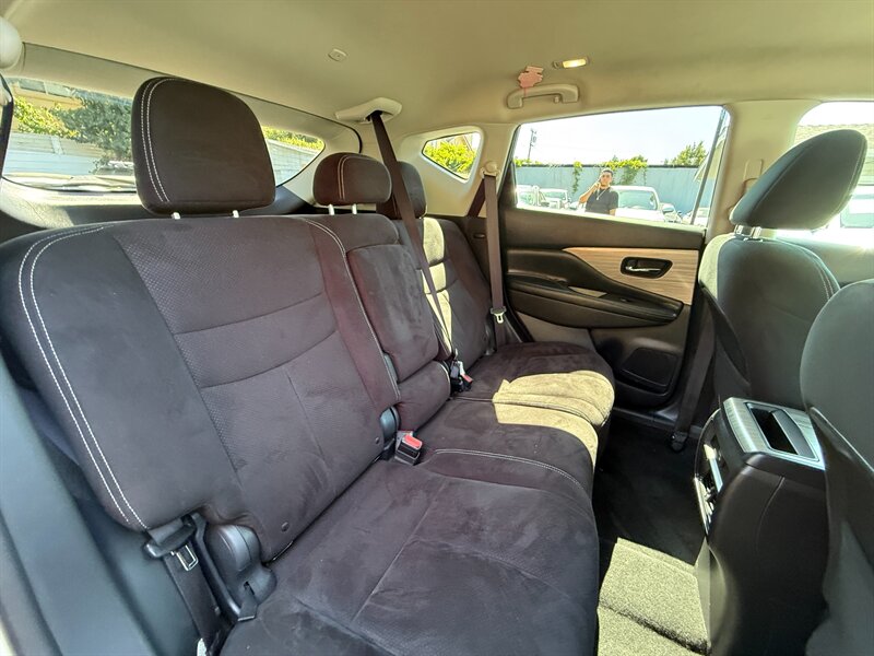 2015 Nissan Murano S photo 21