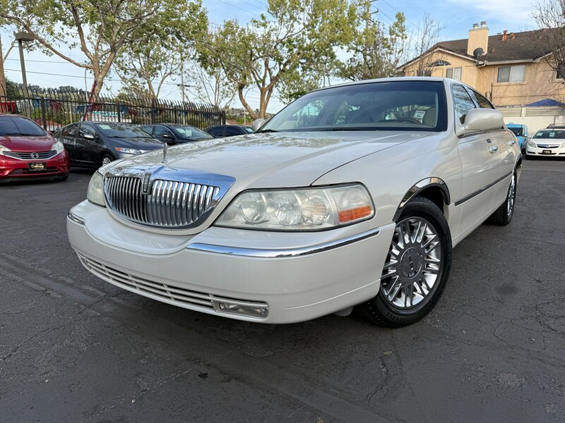 Cashmere Clearcoat (Tri-Coat) 2007 Lincoln Town Car Designer Series Sedan Rear-Wheel Drive Automatic
