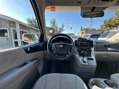 2008 Hyundai Entourage GLS - Photo 16 - San Leandro, CA 94578