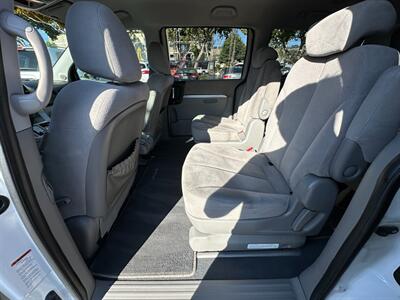 2008 Hyundai Entourage GLS - Photo 19 - San Leandro, CA 94578