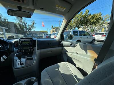 2008 Hyundai Entourage GLS - Photo 14 - San Leandro, CA 94578