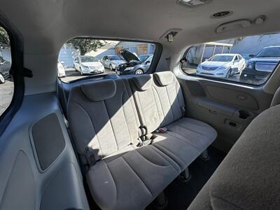 2008 Hyundai Entourage GLS - Photo 18 - San Leandro, CA 94578