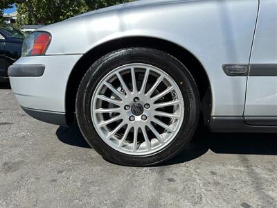 2003 Volvo S60 2.4T   - Photo 9 - San Leandro, CA 94578