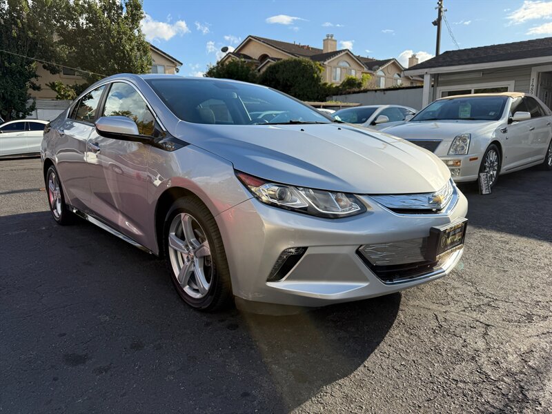 2016 Chevrolet Volt LT photo 2