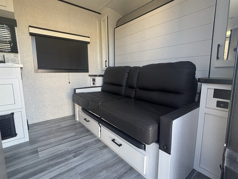 2024 JAYCO 173MRB JAY FEATHER MICRO - Photo 11 - Albuquerque, NM 87108
