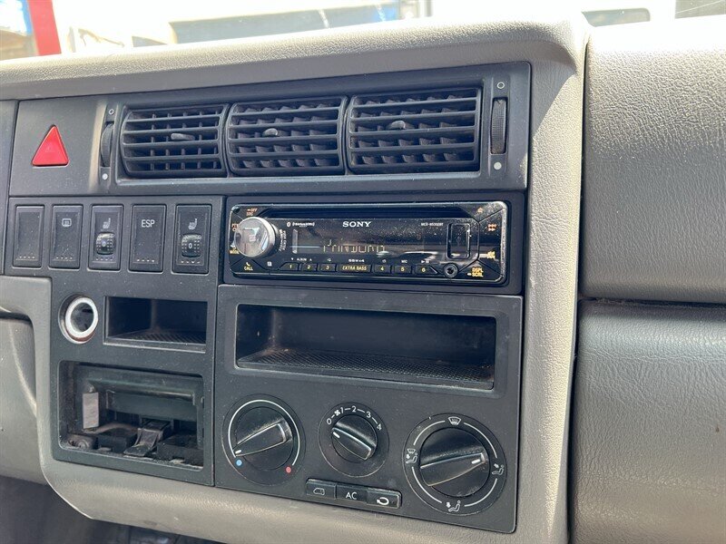 2002 Volkswagen EuroVan MV - Photo 11 - Albuquerque, NM 87108