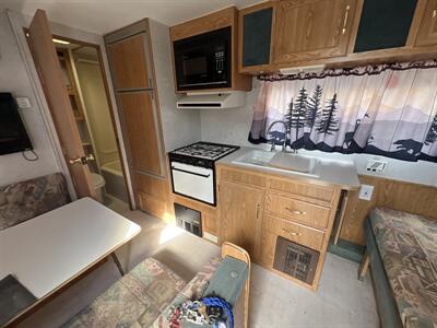1996 NOMAD 1920-LIMITED 5TH WHEEL   - Photo 11 - Albuquerque, NM 87108