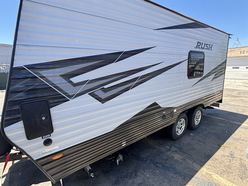 2021 Sunset Park Rush TOYHAULER 19 - Photo 3 - Albuquerque, NM 87108