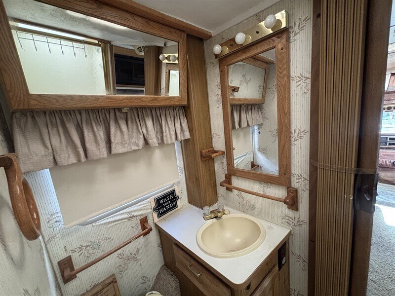 1989 ITASCA 26RT SUNDANCER - Photo 17 - Albuquerque, NM 87108