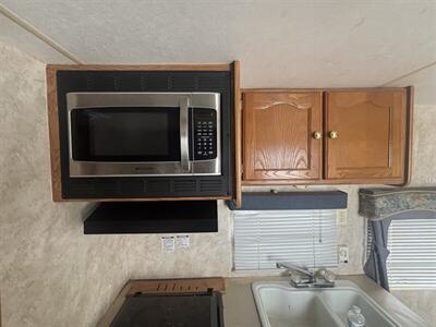 2004 KEYSTONE 189FL SPRINGDALE   - Photo 16 - Albuquerque, NM 87108