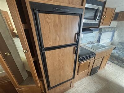 2004 KEYSTONE 189FL SPRINGDALE   - Photo 15 - Albuquerque, NM 87108