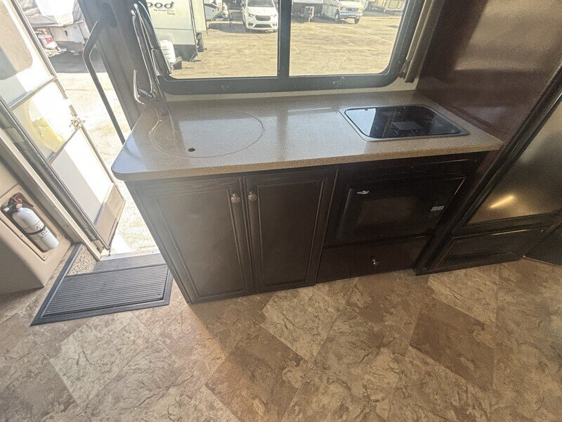 2016 Thor CLASS C SIESTA 24SS - Photo 12 - Albuquerque, NM 87108