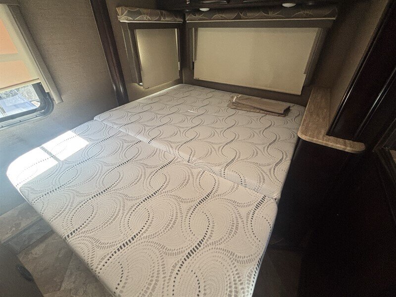 2016 Thor CLASS C SIESTA 24SS - Photo 15 - Albuquerque, NM 87108