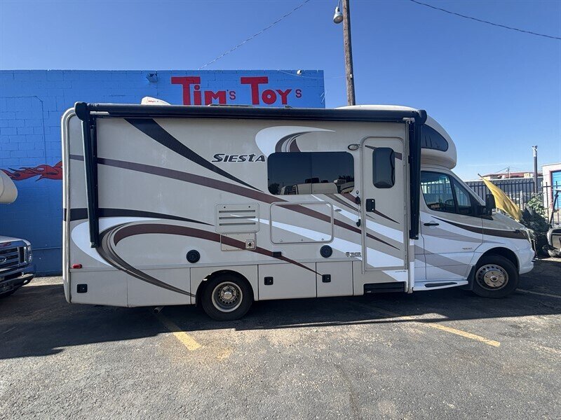 2016 Thor CLASS C SIESTA 24SS - Photo 6 - Albuquerque, NM 87108