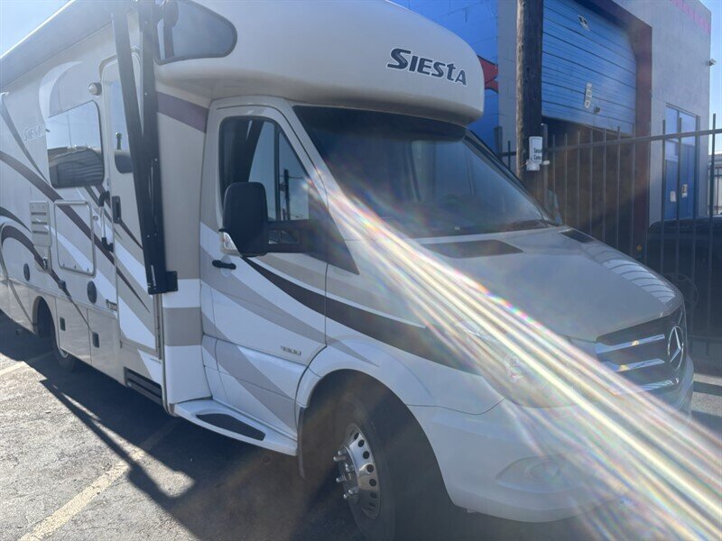 2016 Thor CLASS C SIESTA  24SS - Photo 1 - Albuquerque, NM 87108