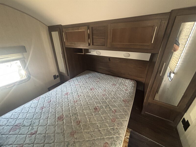2019 FORESTRIVER 22RR GREY WOLF toy hauler - Photo 21 - Albuquerque, NM 87108