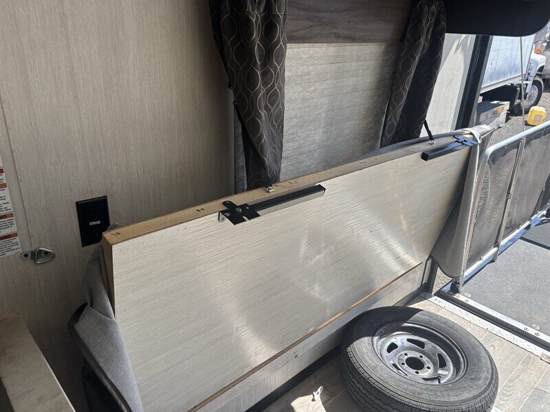 2019 FORESTRIVER 22RR GREY WOLF toy hauler - Photo 16 - Albuquerque, NM 87108