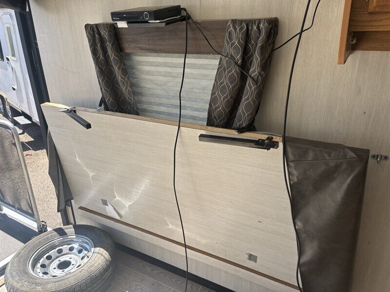 2019 FORESTRIVER 22RR GREY WOLF toy hauler - Photo 17 - Albuquerque, NM 87108