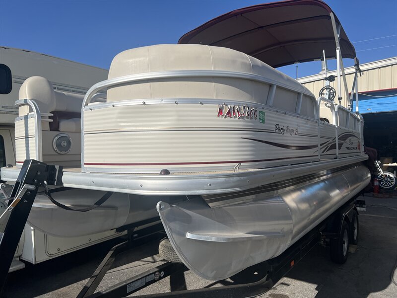 2010 TRACKER SIGNATURE PONTOON - Photo 1 - Albuquerque, NM 87108