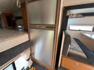 2004 Lance 1121 Truck Camper   - Photo 12 - Albuquerque, NM 87108