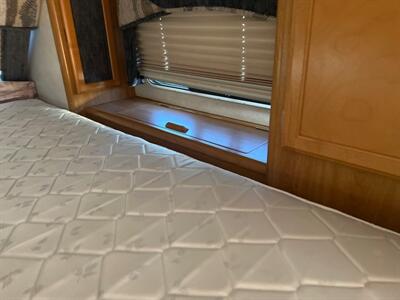 2004 Lance 1121 Truck Camper   - Photo 13 - Albuquerque, NM 87108