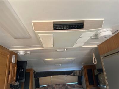 2004 Lance 1121 Truck Camper   - Photo 11 - Albuquerque, NM 87108