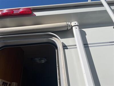 2004 Lance 1121 Truck Camper   - Photo 5 - Albuquerque, NM 87108