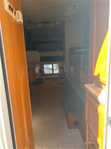 2004 Lance 1121 Truck Camper   - Photo 23 - Albuquerque, NM 87108