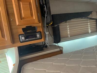 2004 Lance 1121 Truck Camper   - Photo 14 - Albuquerque, NM 87108