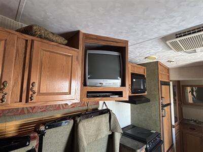 2005 EXTREME M-220 TOY HAULER   - Photo 8 - Albuquerque, NM 87108