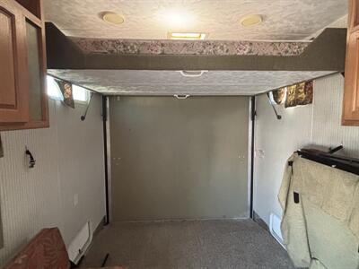 2005 EXTREME M-220 TOY HAULER   - Photo 7 - Albuquerque, NM 87108